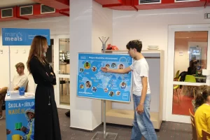 stánek Mary's meals, žákovská konference Škola a udržitelnost 2024