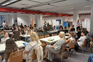 pohled do publika, žákovská konference Škola a udržitelnost 2024